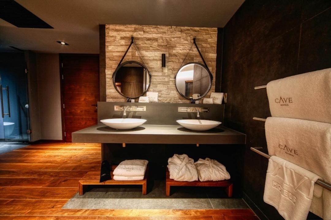 Cave Hotel & Golf Resort 페버샴 외부 사진