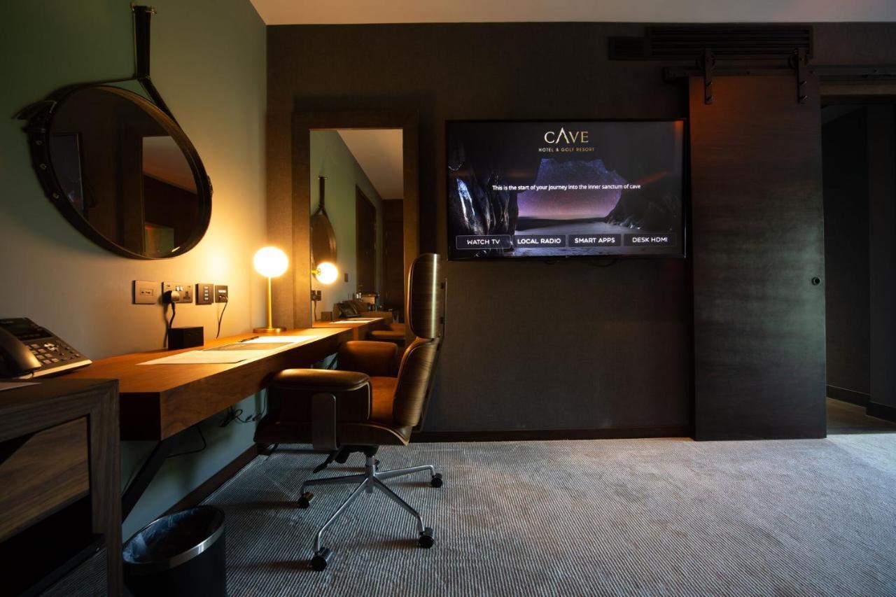 Cave Hotel & Golf Resort 페버샴 외부 사진